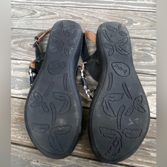 Women’s BOC thong sandals.  Size 7.  Black and pewter. - Picture 2 of 4